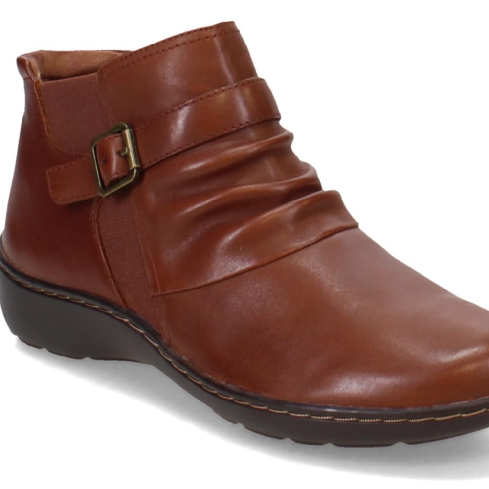 NWOB Clarks Cora Booties